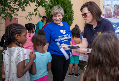 Photo of AFT President Randi Weingarten with children